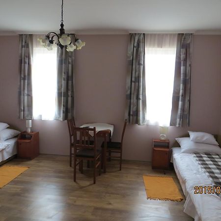 Kiserdo Vendeghaz Rajka Exterior foto