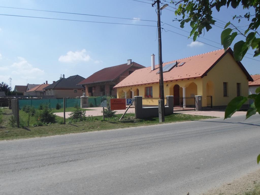 Kiserdo Vendeghaz Rajka Exterior foto