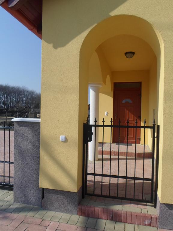 Kiserdo Vendeghaz Rajka Exterior foto