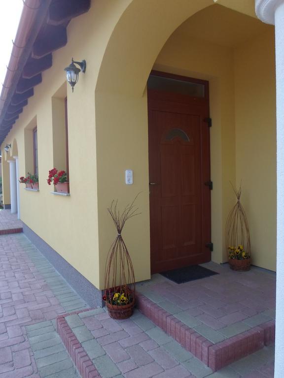 Kiserdo Vendeghaz Rajka Exterior foto