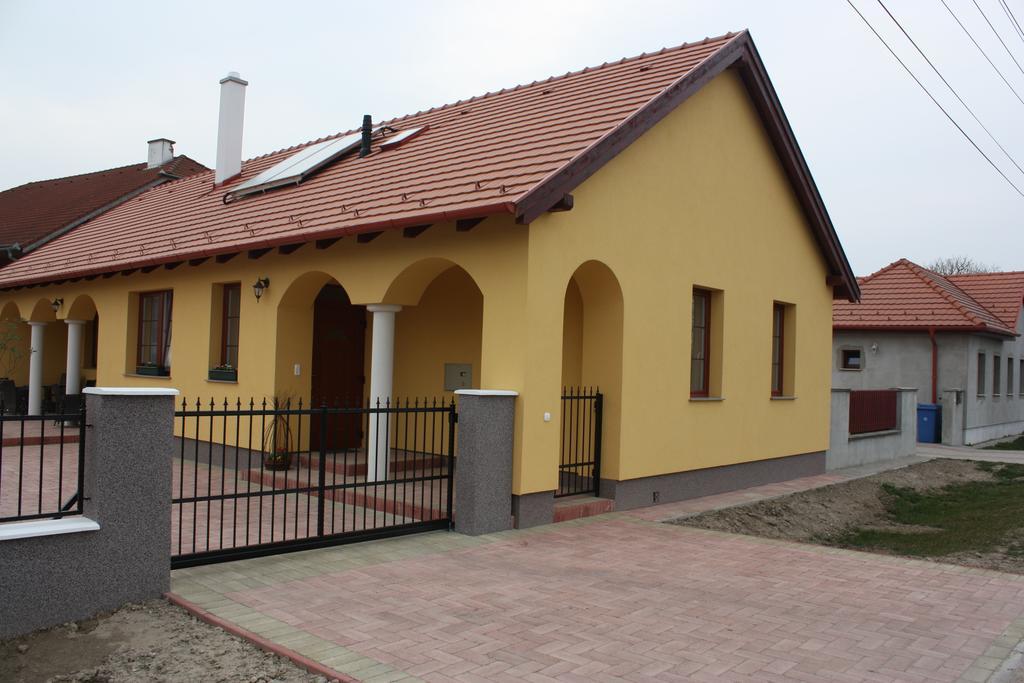 Kiserdo Vendeghaz Rajka Exterior foto