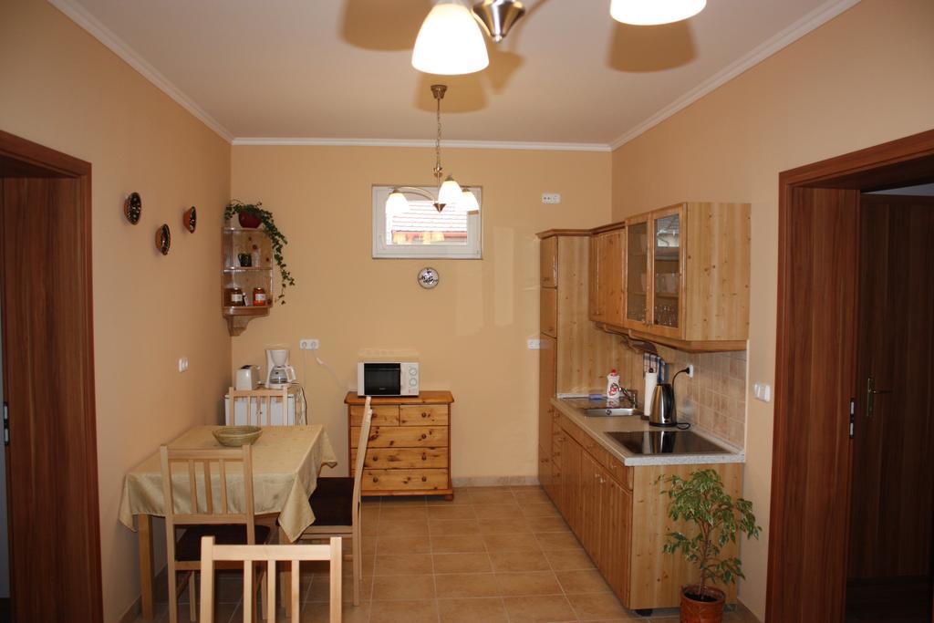 Kiserdo Vendeghaz Rajka Exterior foto